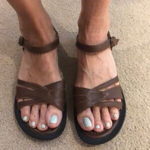 LL Bean woman’s brown leather sandals size 10M